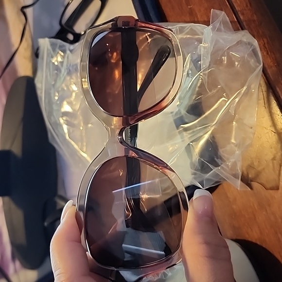 Coach Grey Burgundy Gradient sunglasses - Picture 3 of 6